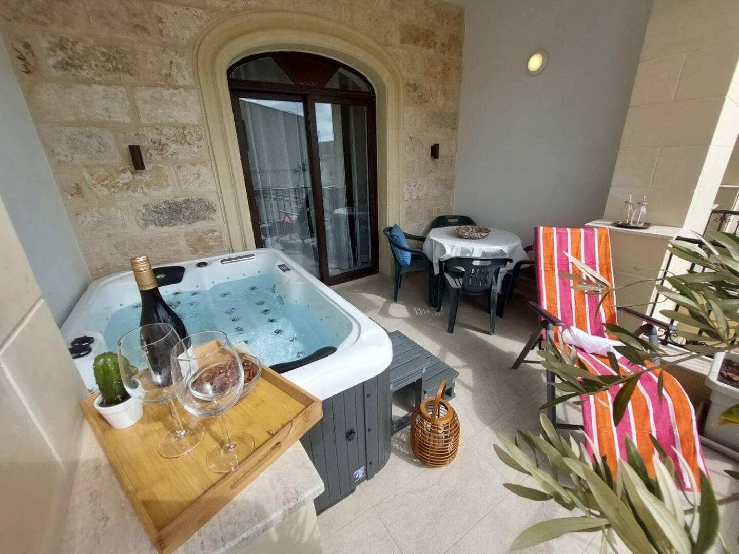 Fl 2 Ta'Lonza Luxury With Hot Tub By Homely Mellieħa Exterior foto